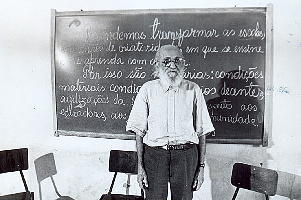 Artigo: Paulo Freire vive