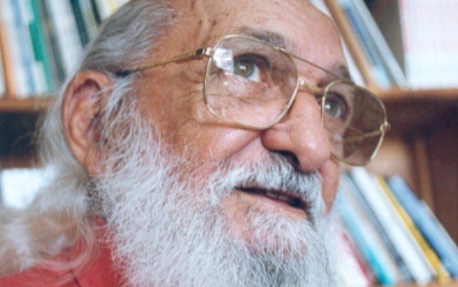 Governo Bolsonaro acaba com medalha em homenagem a Paulo Freire