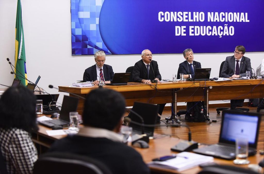 ANPEd e ABdC lamentam a aprovação da BNCC pelo CNE